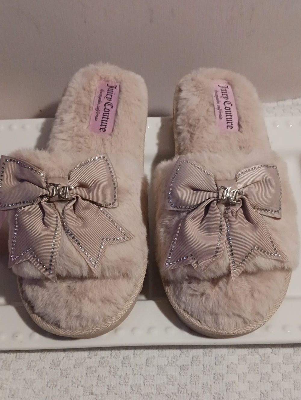 Juicy Couture 👑Neutral Blush Faux-Fur Rheinstone Bow & Charm Slide Slippers👑⚜️